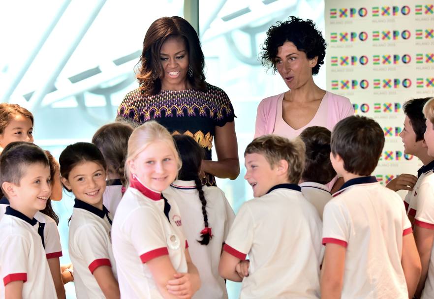 Le due first lady Michelle Obama e Agnese Renzi al padiglione Usa (Afp)